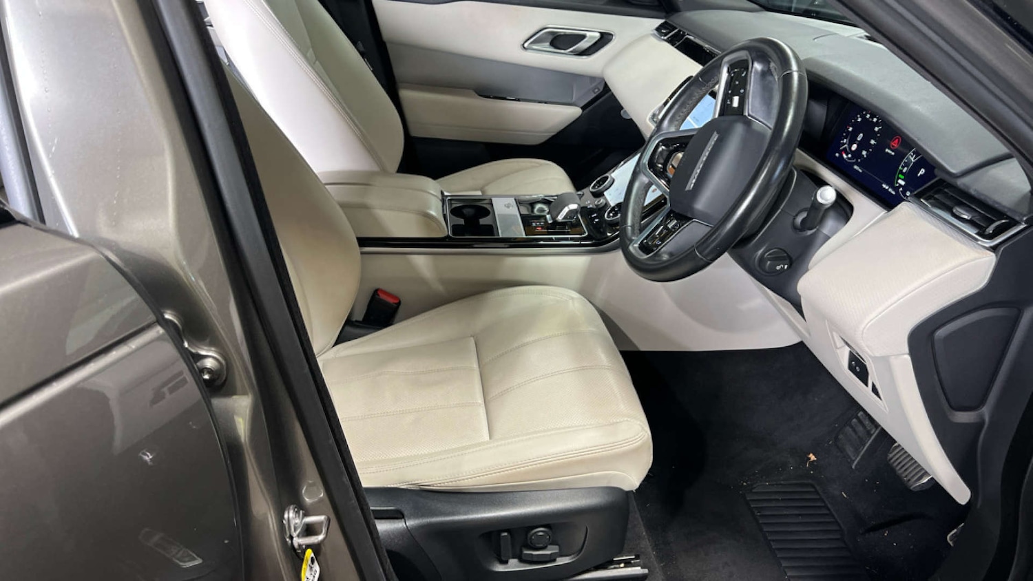 Used Land Rover Range Rover Velar 2021 for sale - 76651443: Photo 2