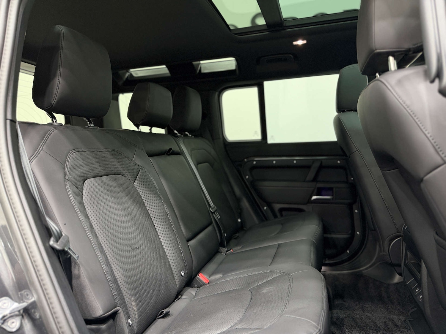 Used Land Rover Defender 2025 for sale - 77778187: Photo 7