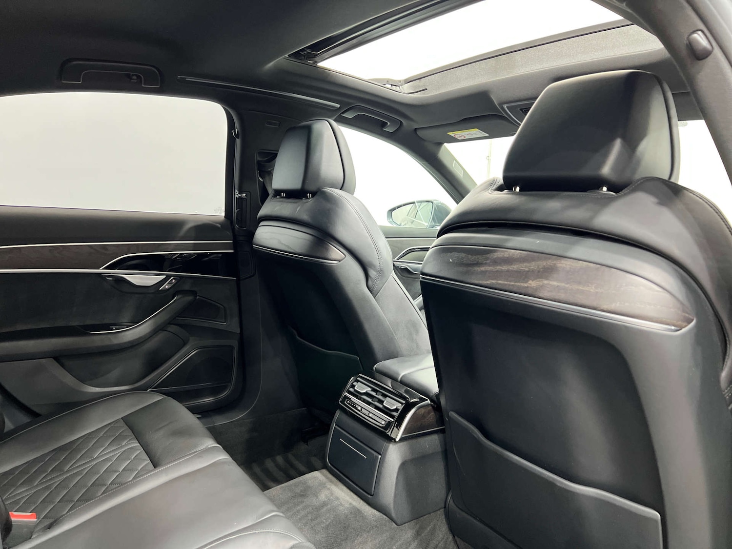 Used Audi A8 2022 for sale - 76600817: Photo 17