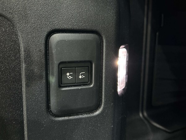 Used Land Rover Defender 2023 for sale - 76068148: Photo 30