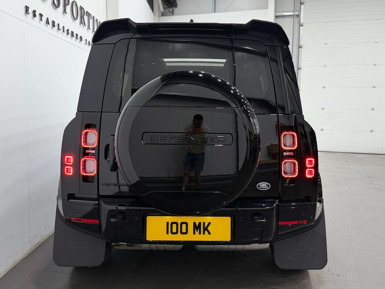 Used Land Rover Defender 2023 for sale - 77920641: Photo 10