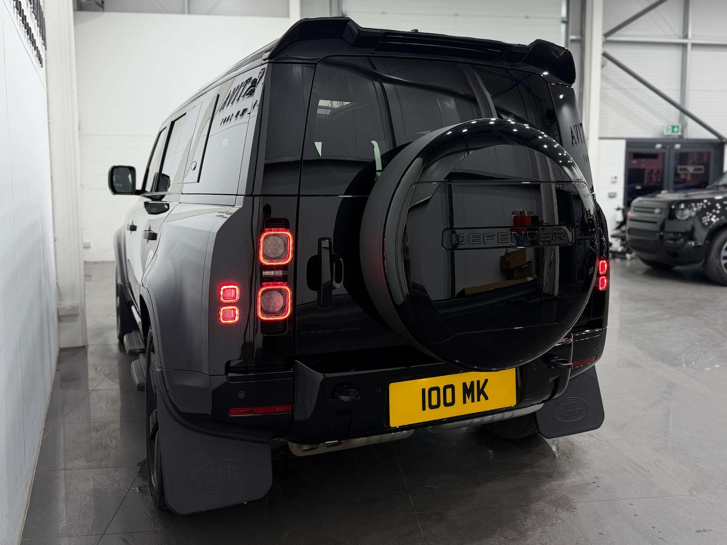 Used Land Rover Defender 2023 for sale - 77920641: Photo 11