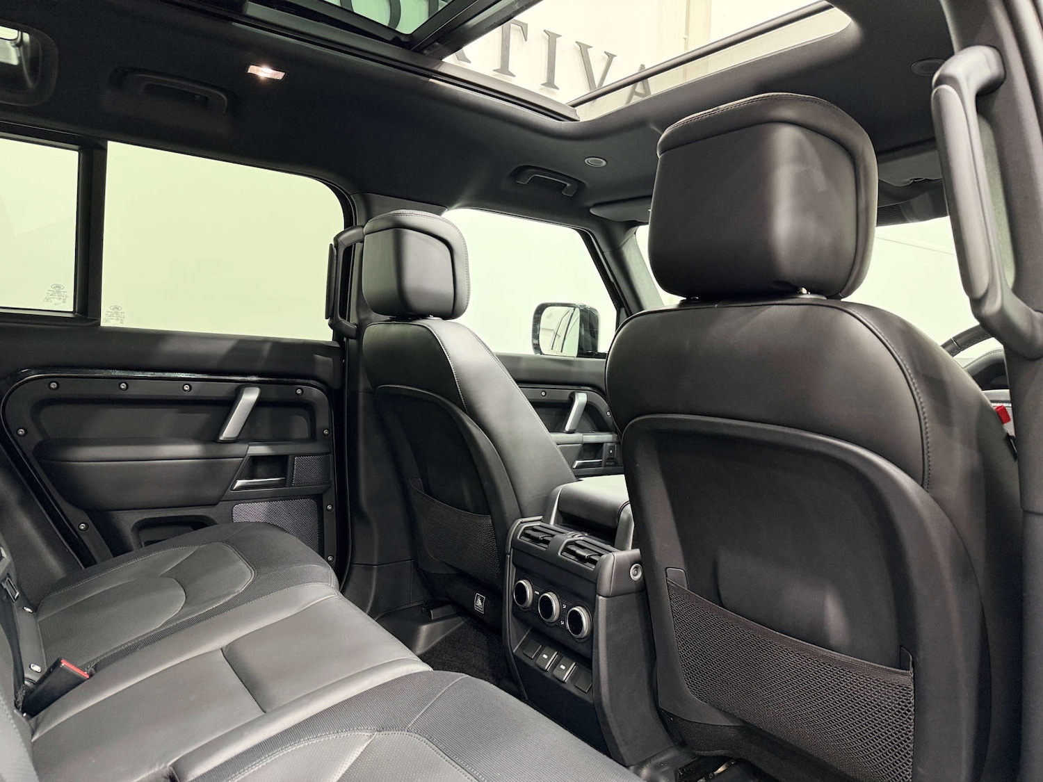 Used Land Rover Defender 2023 for sale - 77920641: Photo 19