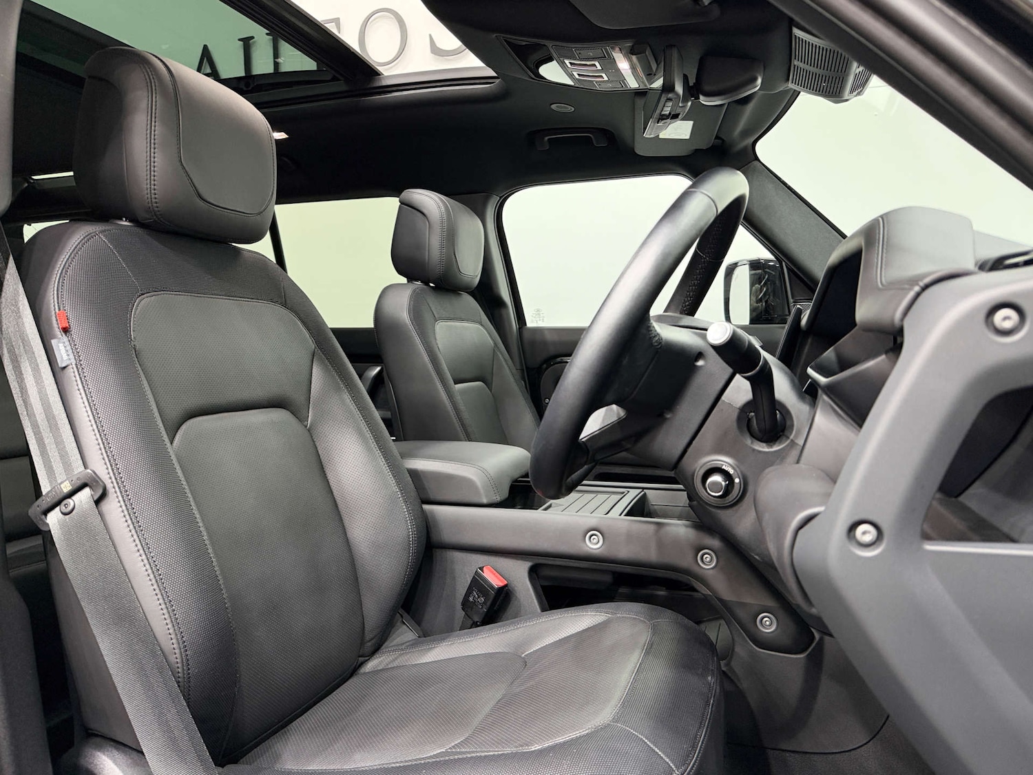 Used Land Rover Defender 2023 for sale - 77920641: Photo 2