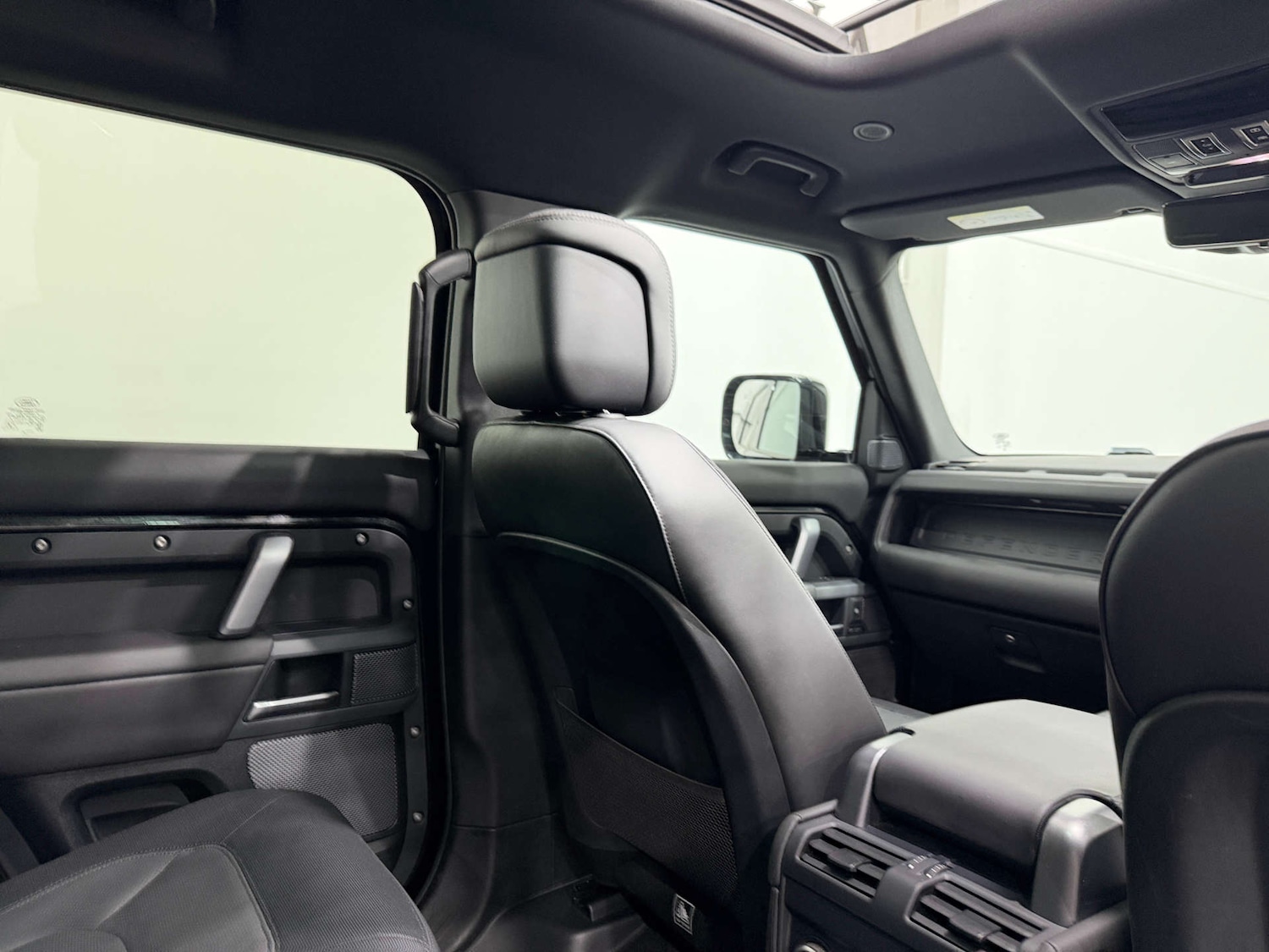 Used Land Rover Defender 2023 for sale - 77920641: Photo 20