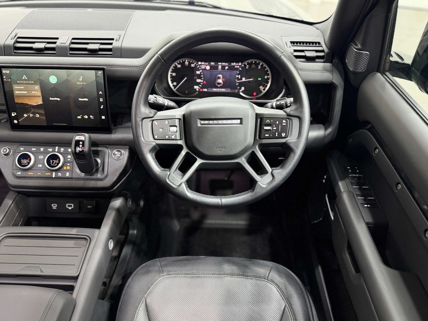 Used Land Rover Defender 2023 for sale - 77920641: Photo 24