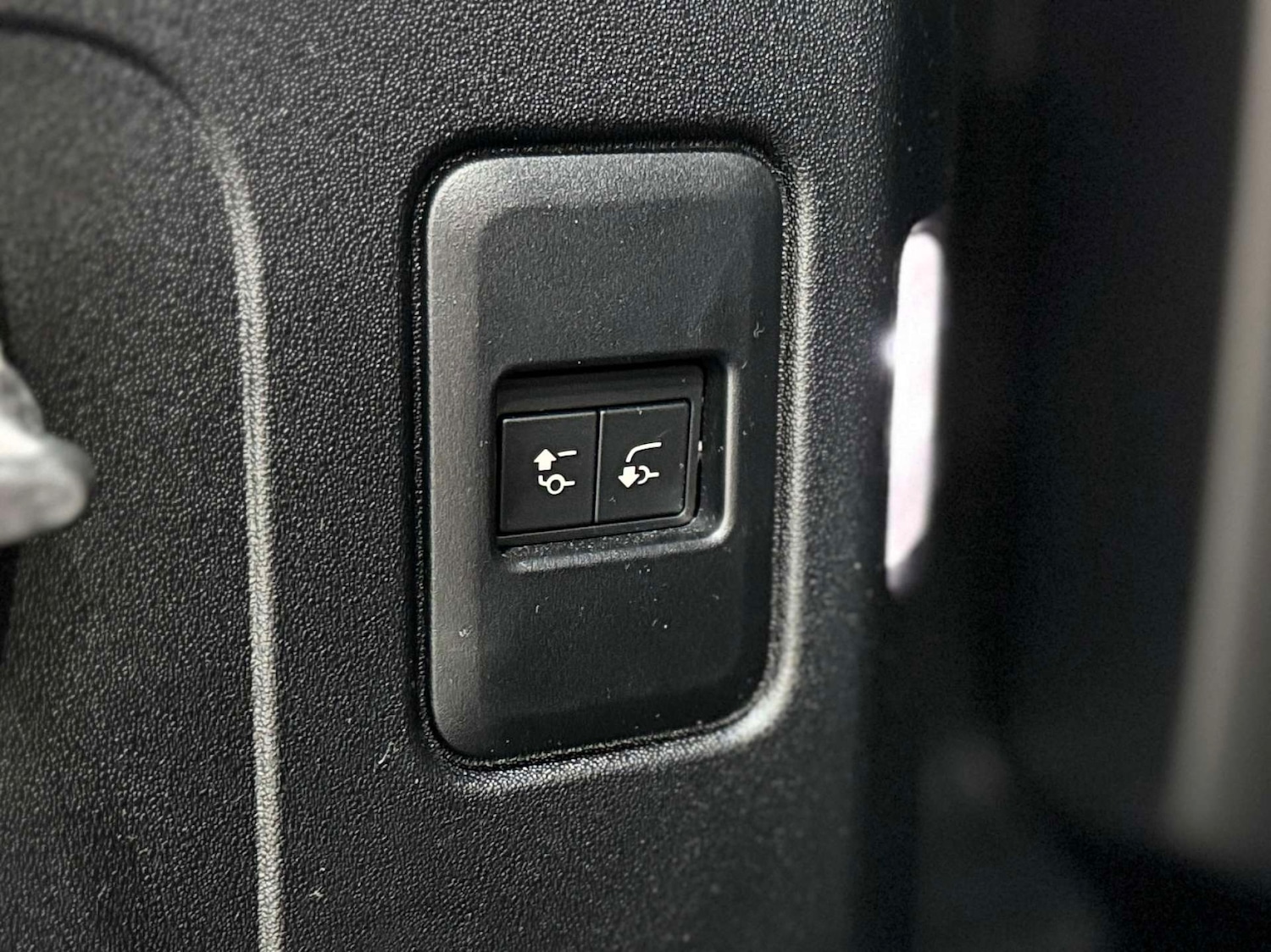 Used Land Rover Defender 2023 for sale - 77920641: Photo 31