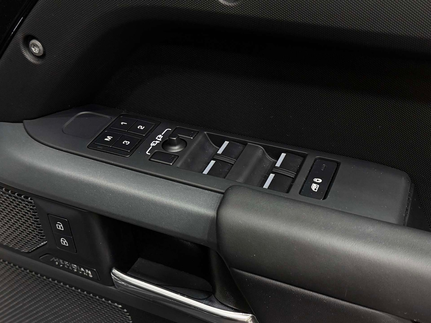 Used Land Rover Defender 2023 for sale - 77920641: Photo 41