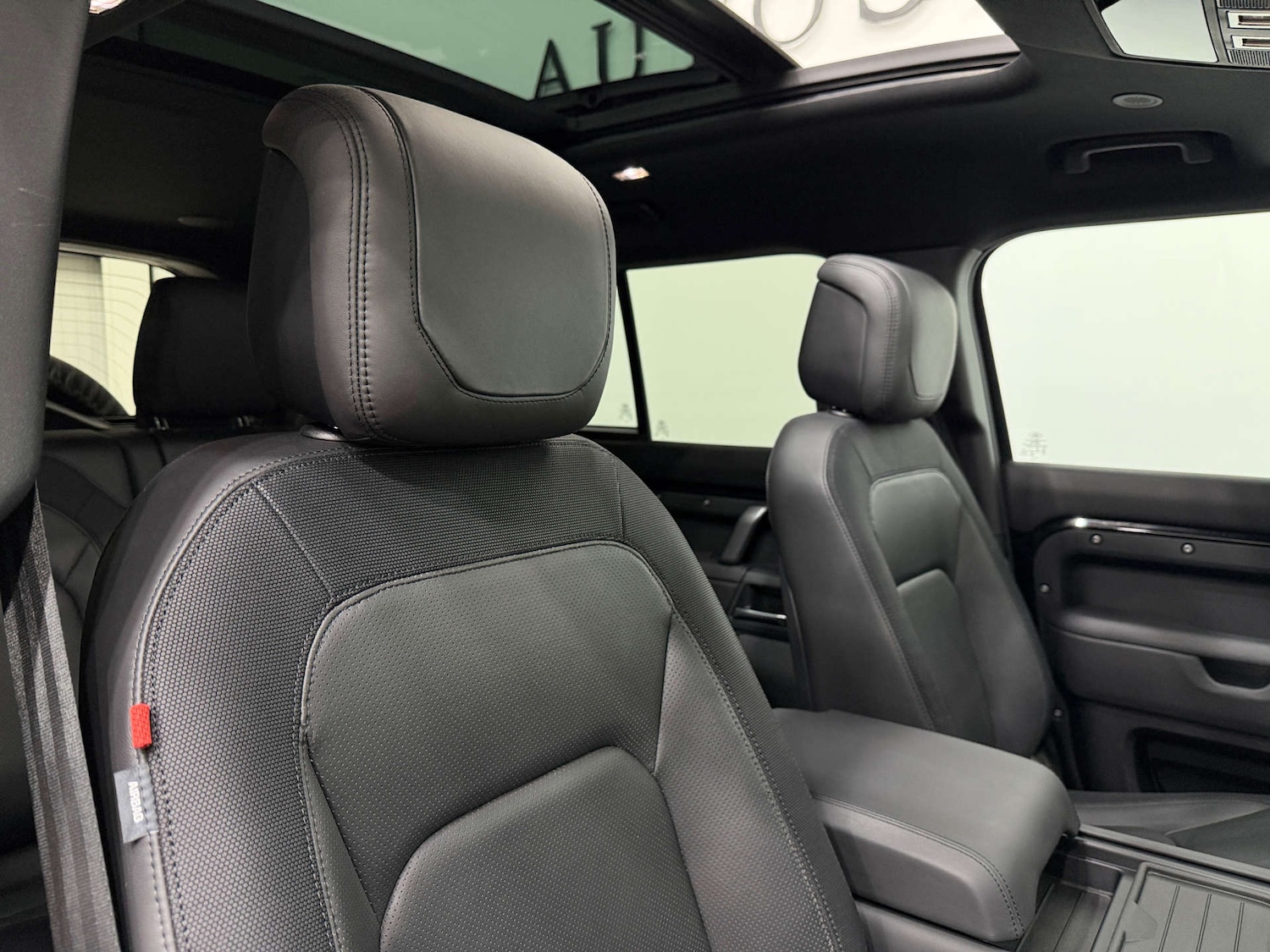 Used Land Rover Defender 2023 for sale - 77920641: Photo 43