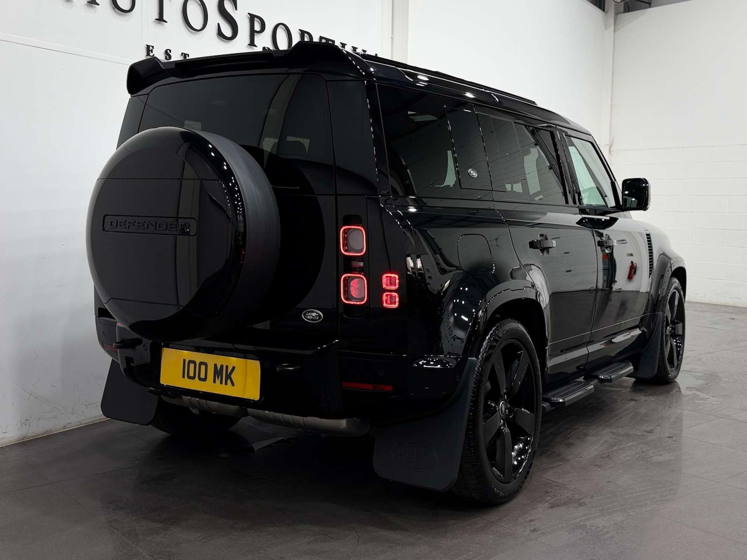 Used Land Rover Defender 2023 for sale - 77920641: Photo 6