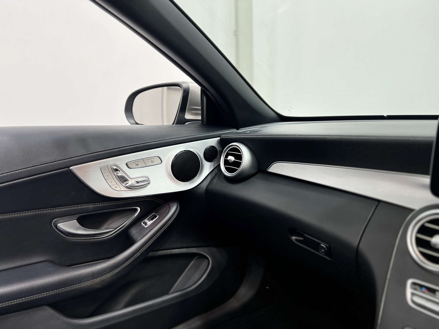 Used Mercedes-Benz C Class 2018 for sale - 76277597: Photo 36