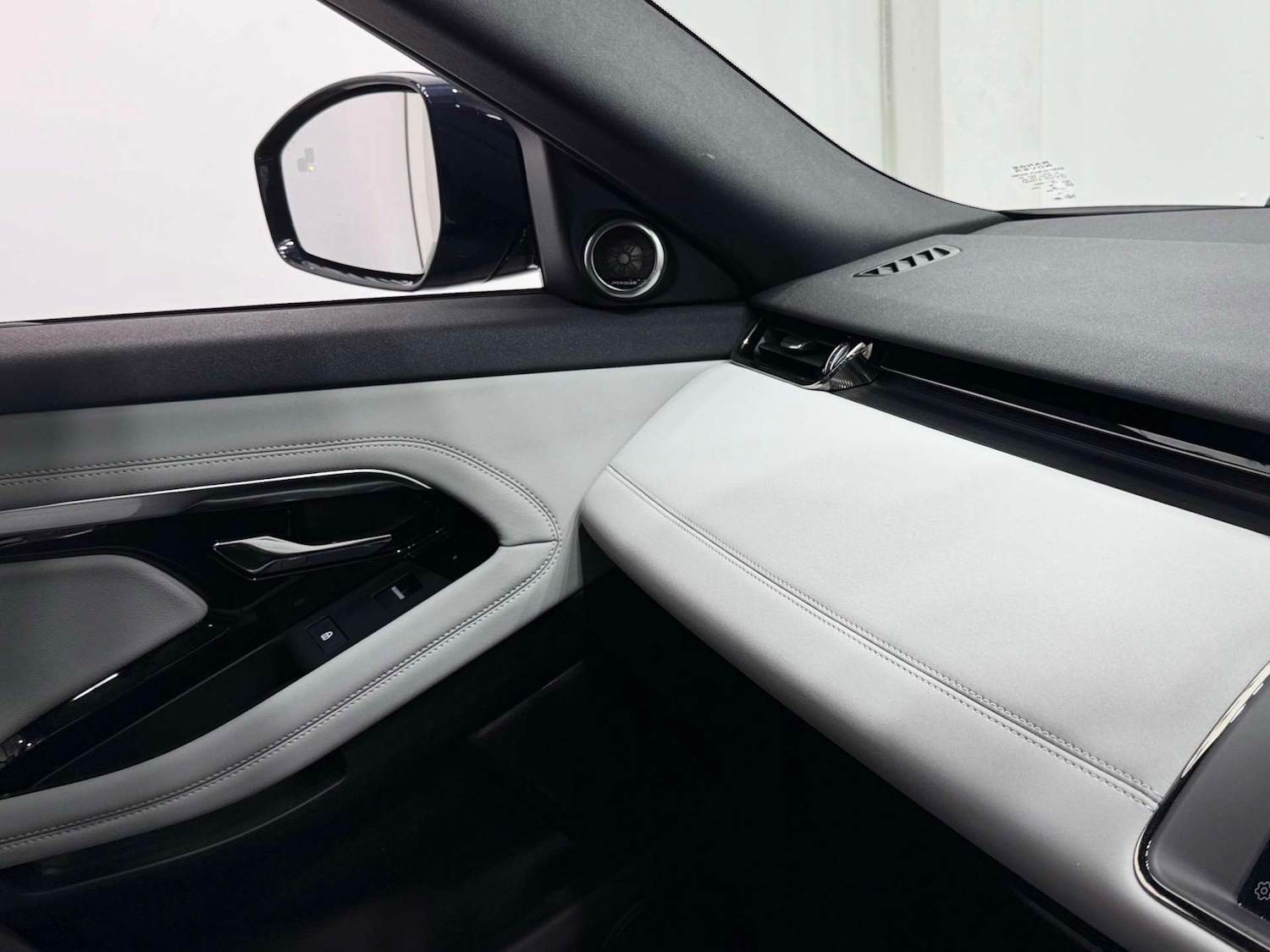 Used Land Rover Range Rover Evoque 2022 for sale - 76462098: Photo 32