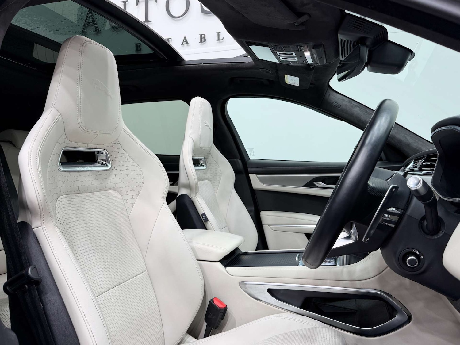 Used Jaguar F-Pace 2021 for sale - 76393377: Photo 2