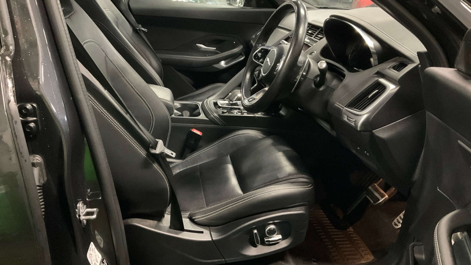 Used Jaguar E-Pace 2022 for sale - 77366826: Photo 2