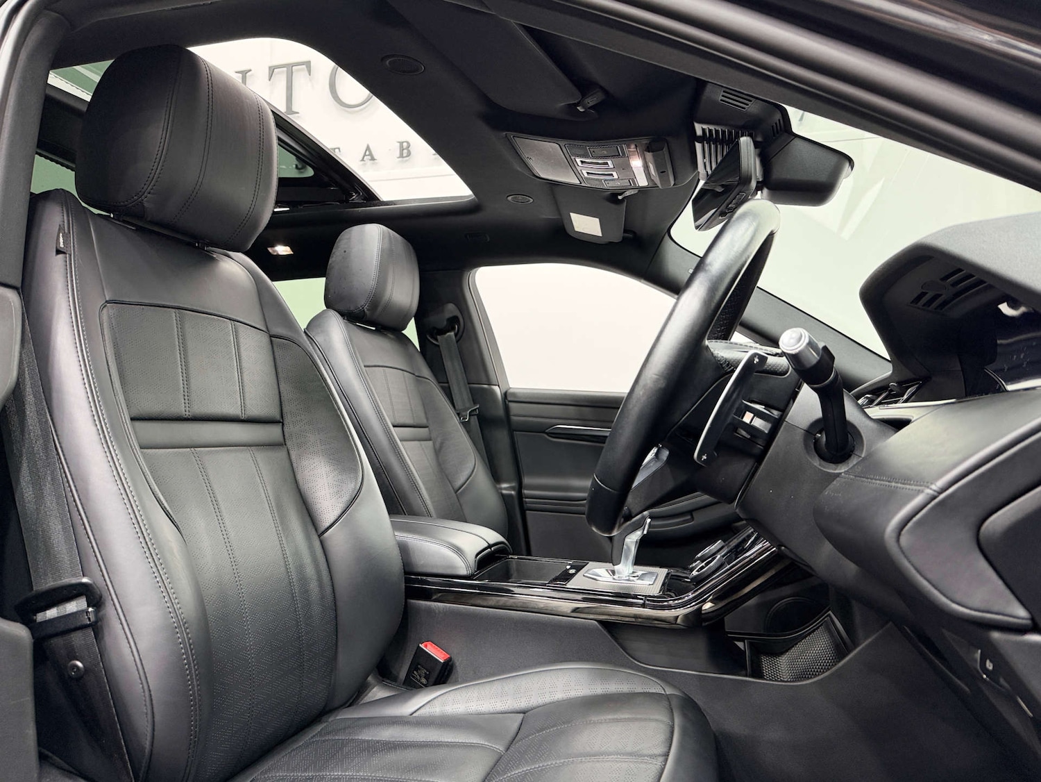 Used Land Rover Range Rover Evoque 2021 for sale - 76694811: Photo 2