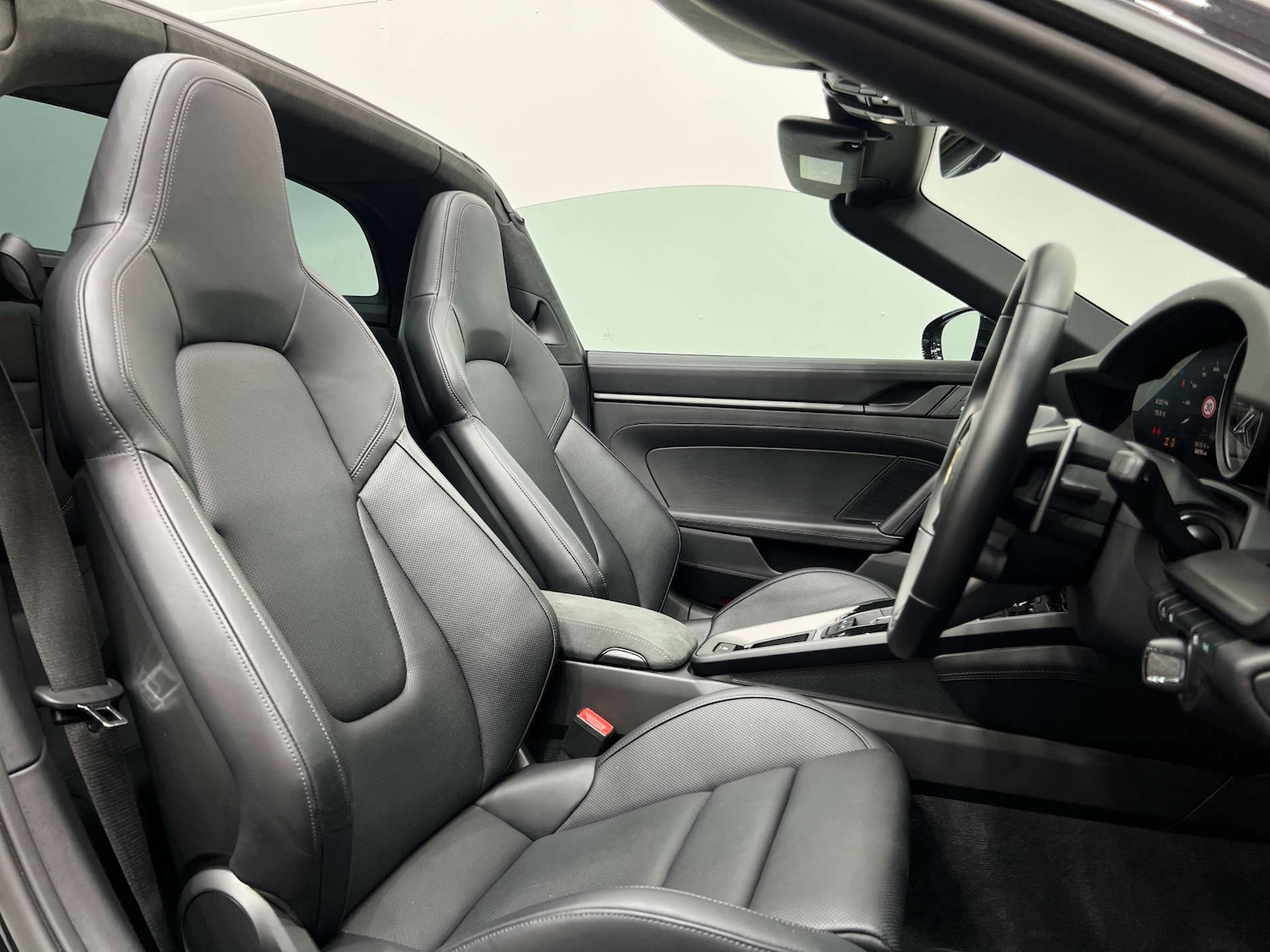 Used Porsche 911 2024 for sale - 77833844: Photo 2