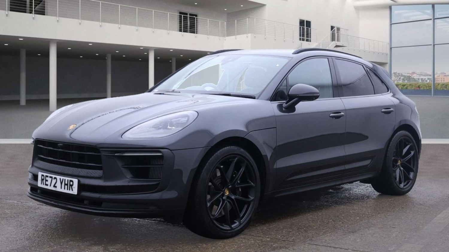 Used Porsche Macan 2023 for sale - 76642922: Photo 1