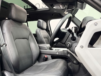 Used Land Rover Defender 2025 for sale - 79087533: Photo