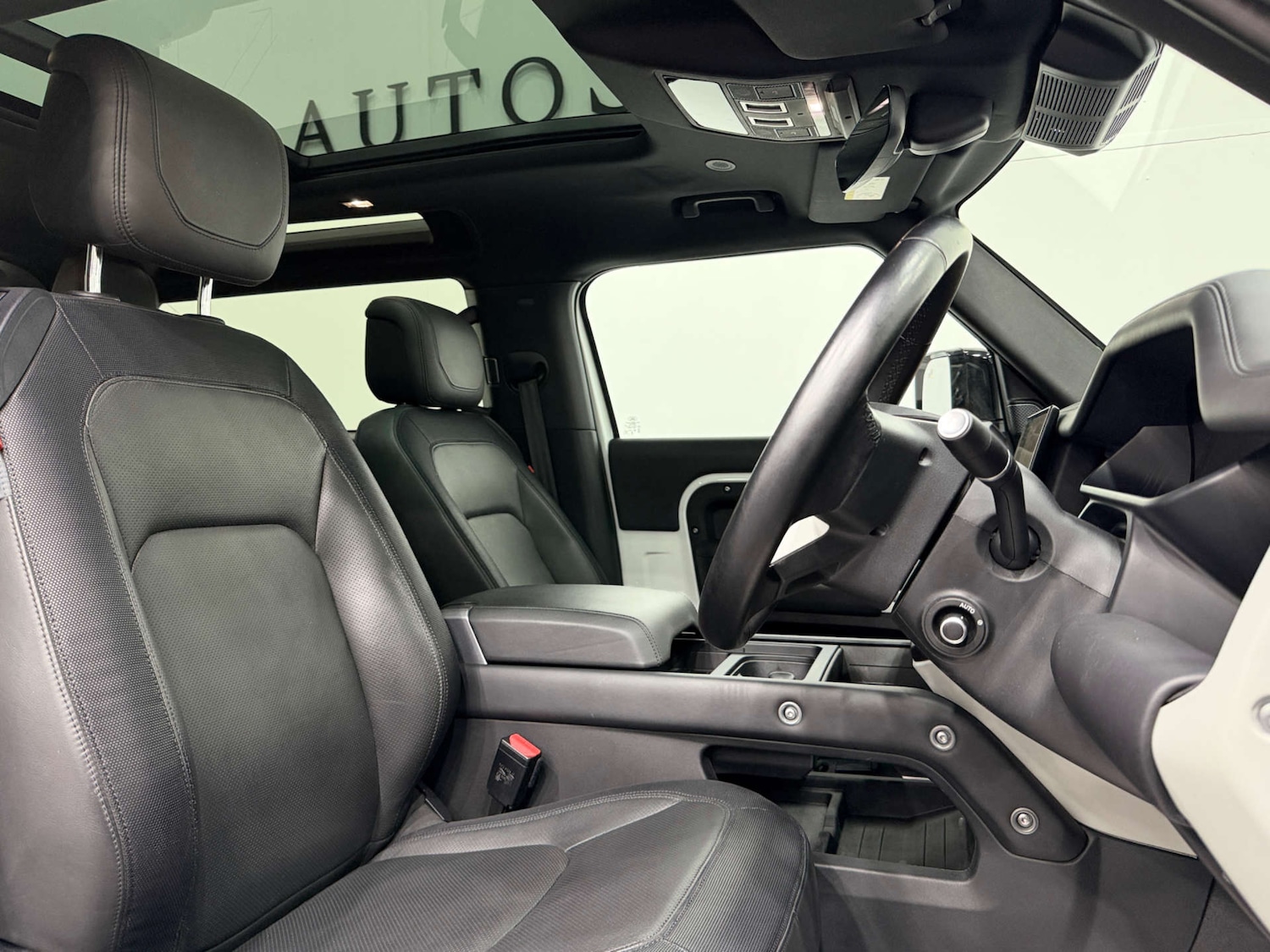 Used Land Rover Defender 2023 for sale - 78111295: Photo 2