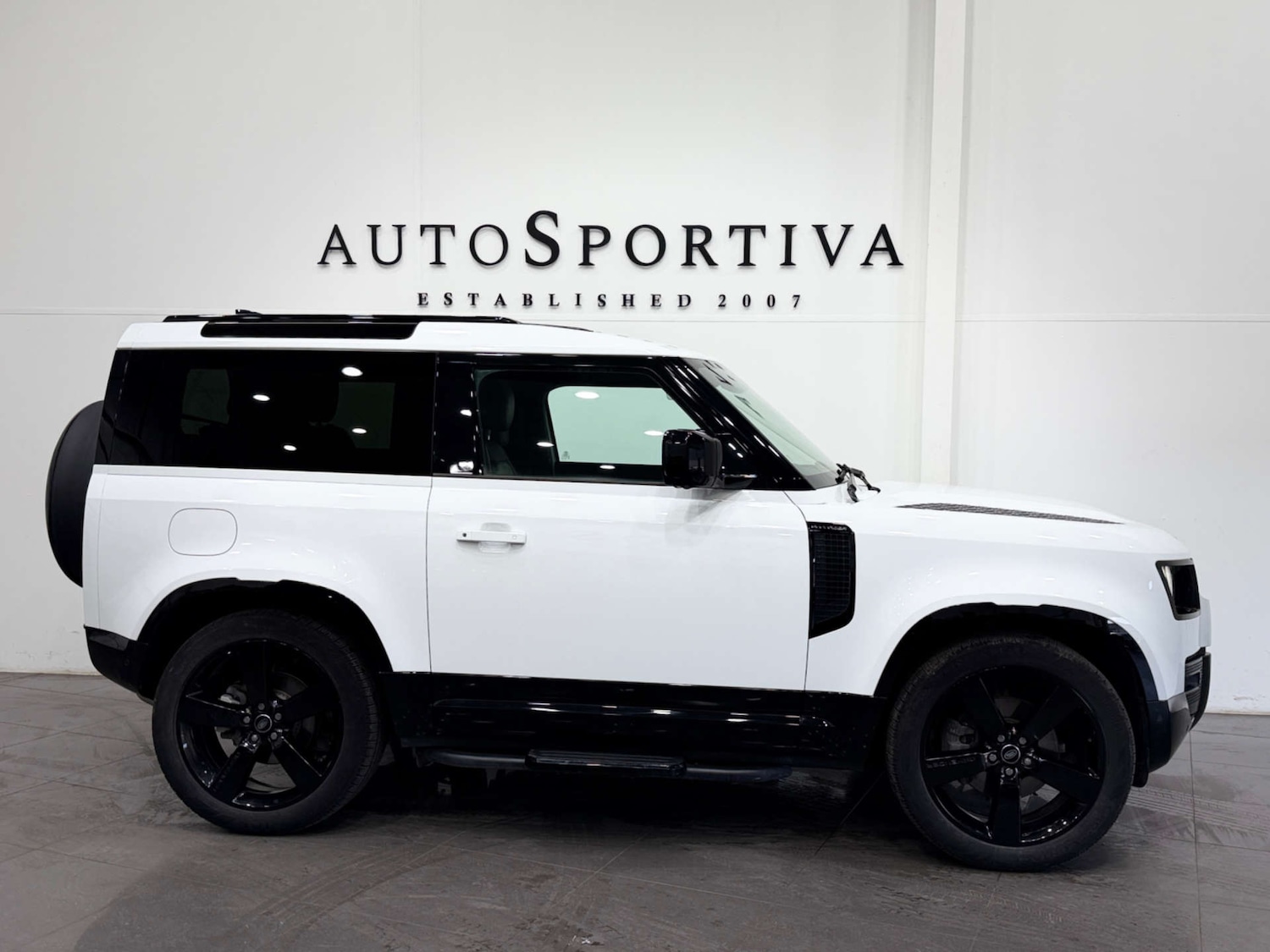 Used Land Rover Defender 2023 for sale - 78111295: Photo 4