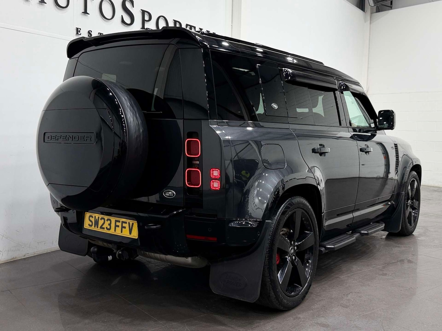 Used Land Rover Defender 2023 for sale - 78062328: Photo 6