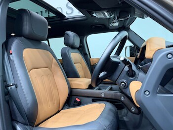 Used Land Rover Defender 2023 for sale - 78370221: Photo