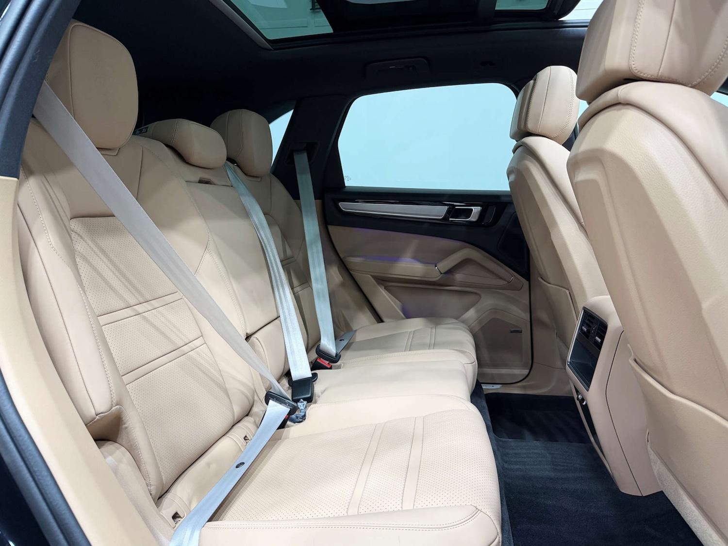 Used Porsche Cayenne 2022 for sale - 76289000: Photo 16