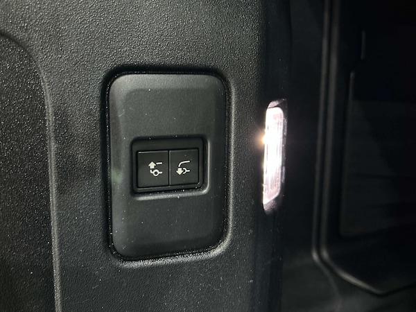 Used Land Rover Defender 2023 for sale - 76277627: Photo 30