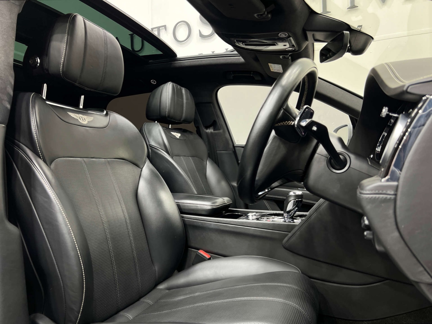 Used Bentley Bentayga 2017 for sale - 77833883: Photo 2