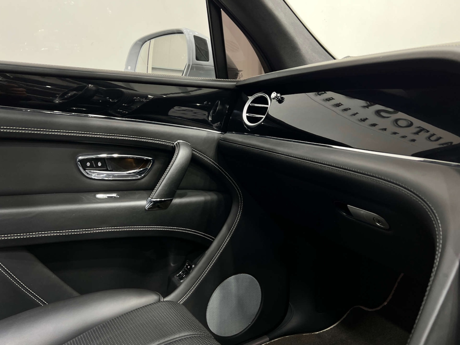 Used Bentley Bentayga 2017 for sale - 77833883: Photo 40