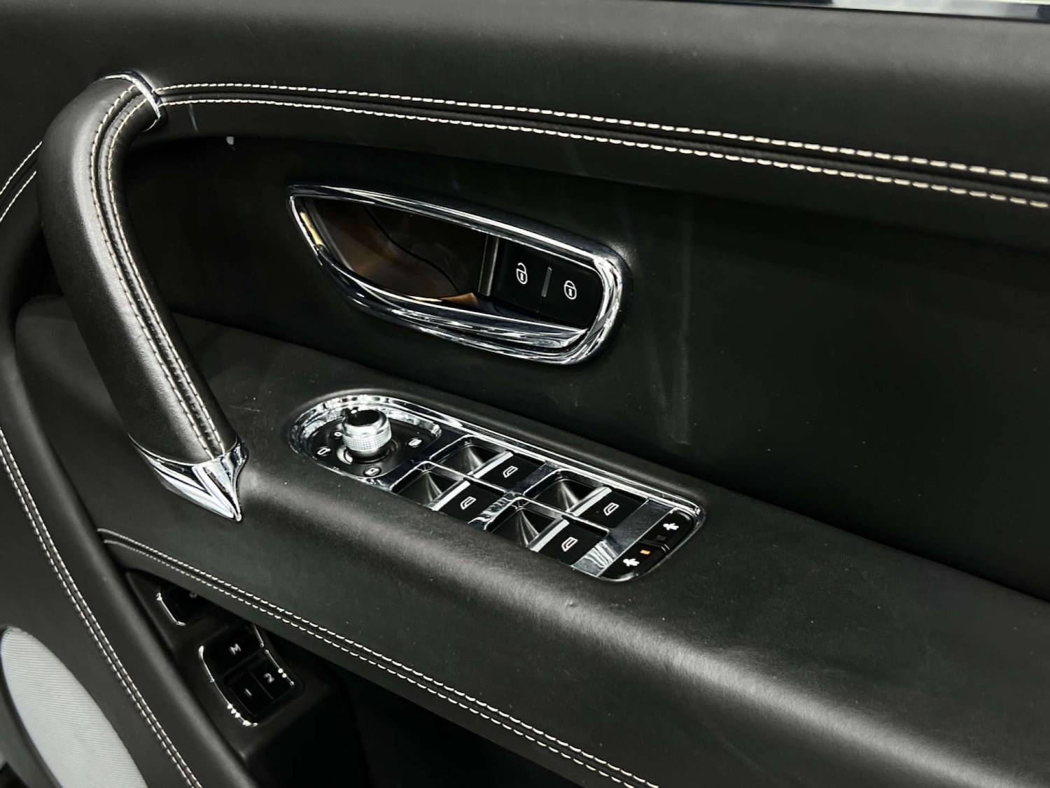 Used Bentley Bentayga 2017 for sale - 77833883: Photo 42