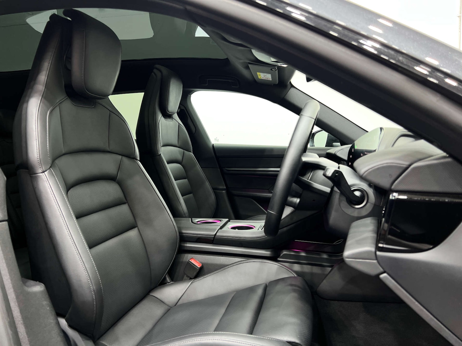 Used Porsche Taycan 2024 for sale - 76220583: Photo 2