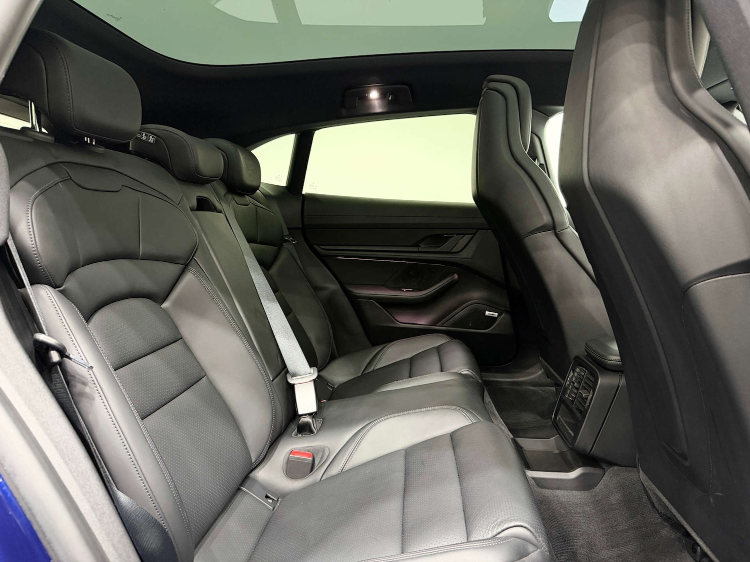 Used Porsche Taycan 2021 for sale - 76830947: Photo 16