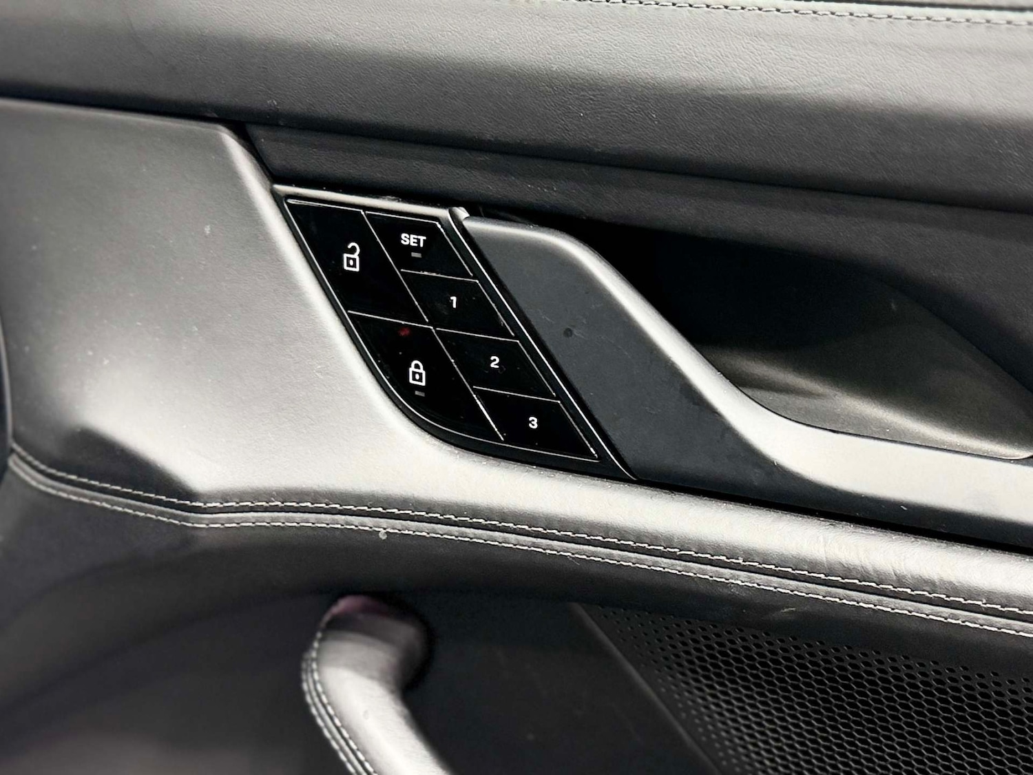 Used Porsche Taycan 2021 for sale - 76830947: Photo 40