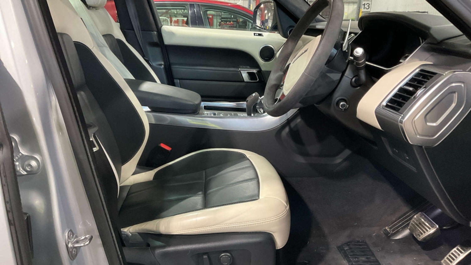 Used Land Rover Range Rover Sport 2021 for sale - 76429377: Photo 2