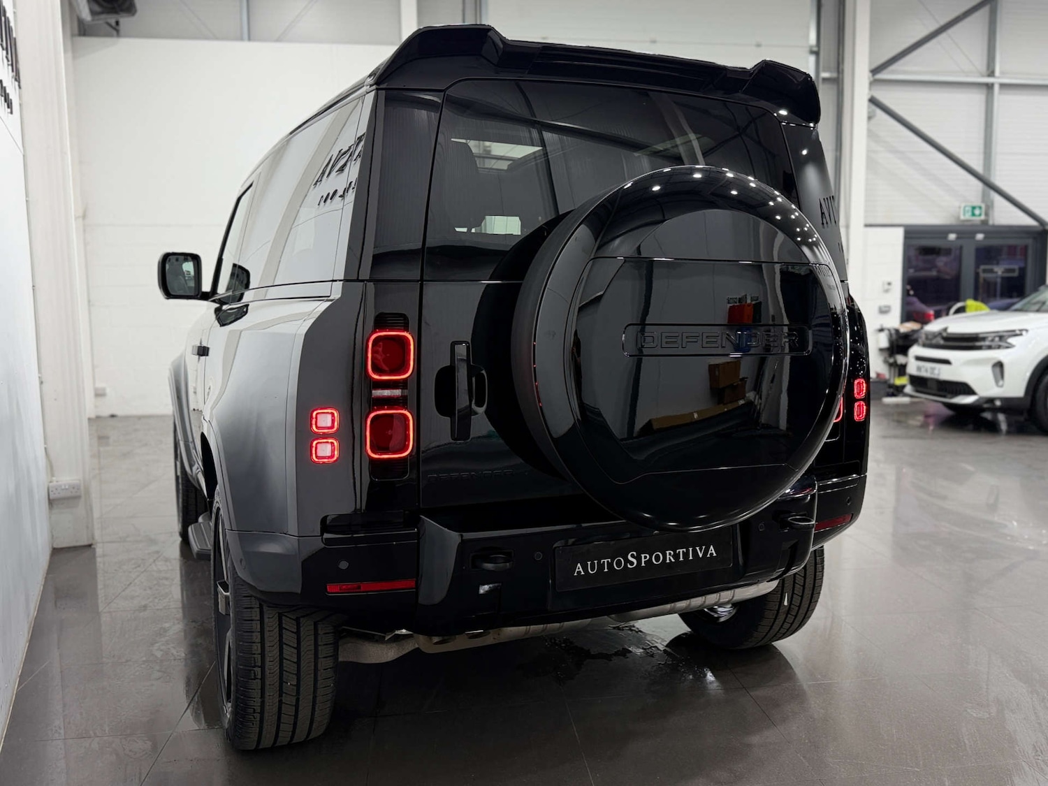 Used Land Rover Defender 2022 for sale - 77833921: Photo 11