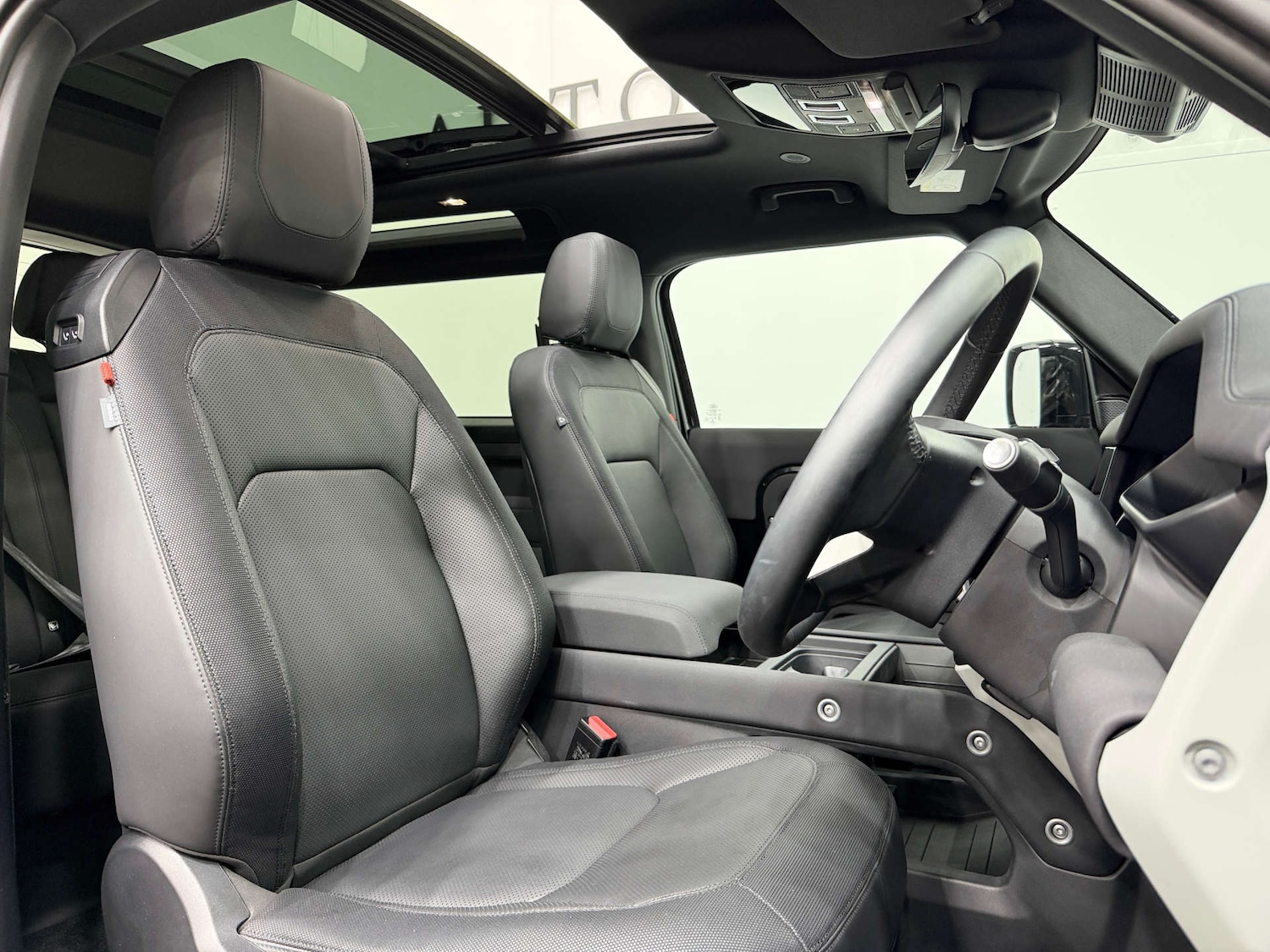 Used Land Rover Defender 2022 for sale - 77833921: Photo 2