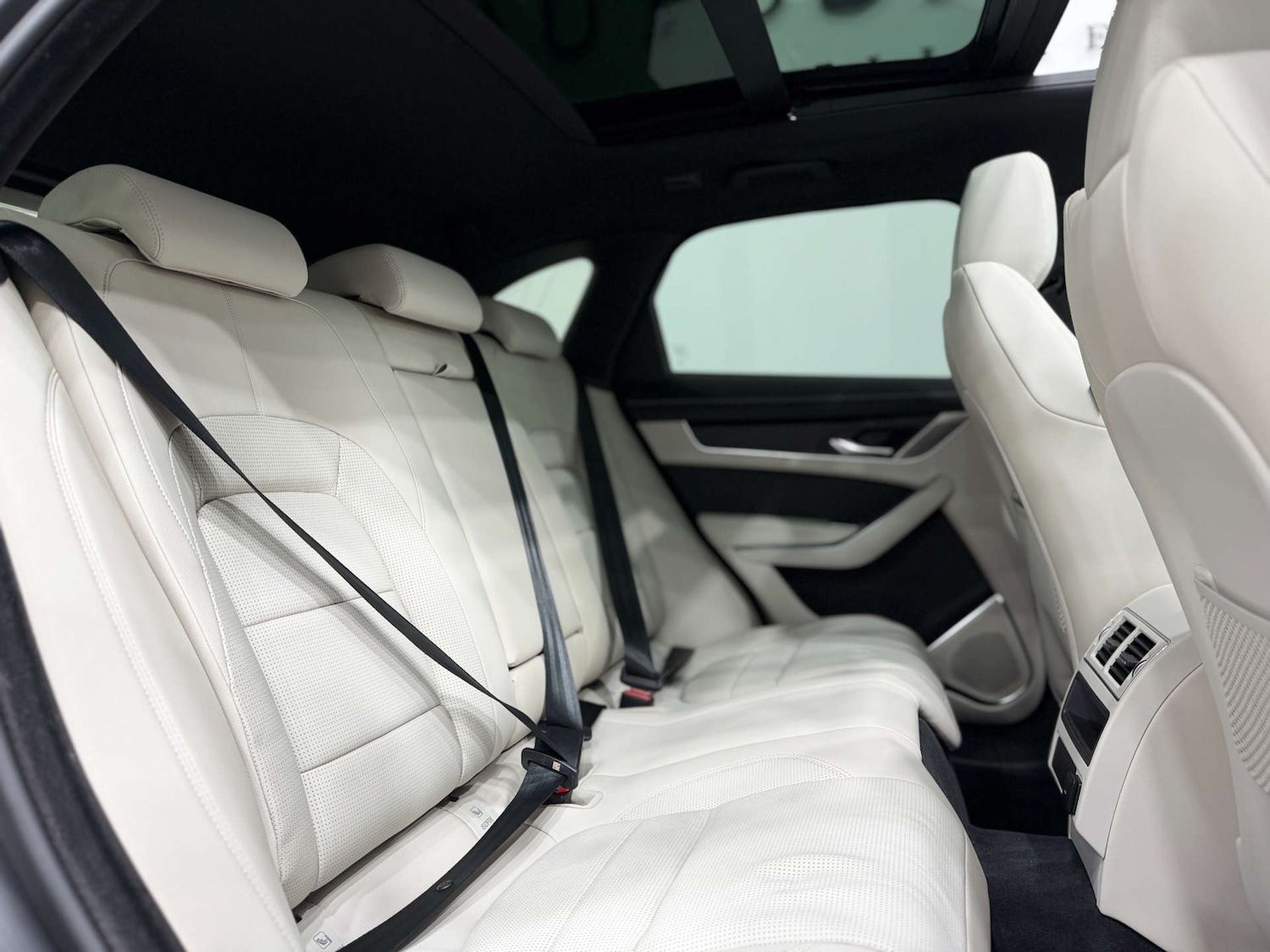 Used Jaguar F-Pace 2023 for sale - 77833931: Photo 15