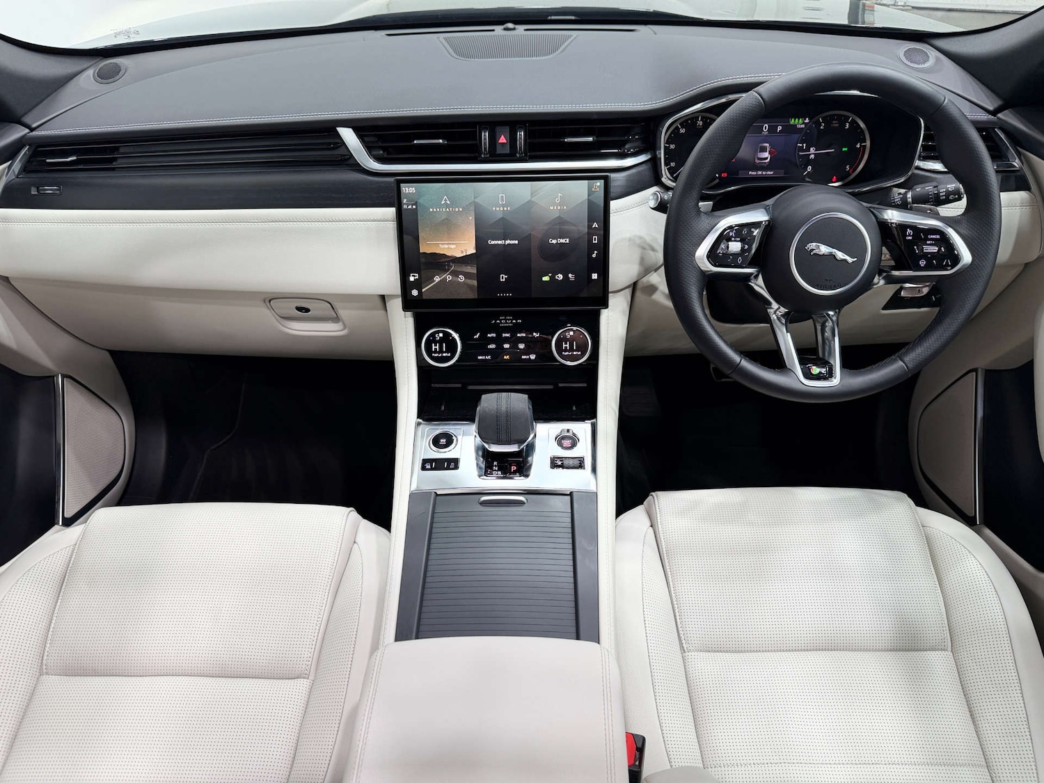 Used Jaguar F-Pace 2023 for sale - 77833931: Photo 21