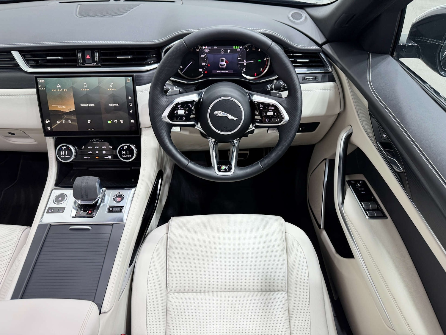 Used Jaguar F-Pace 2023 for sale - 77833931: Photo 22