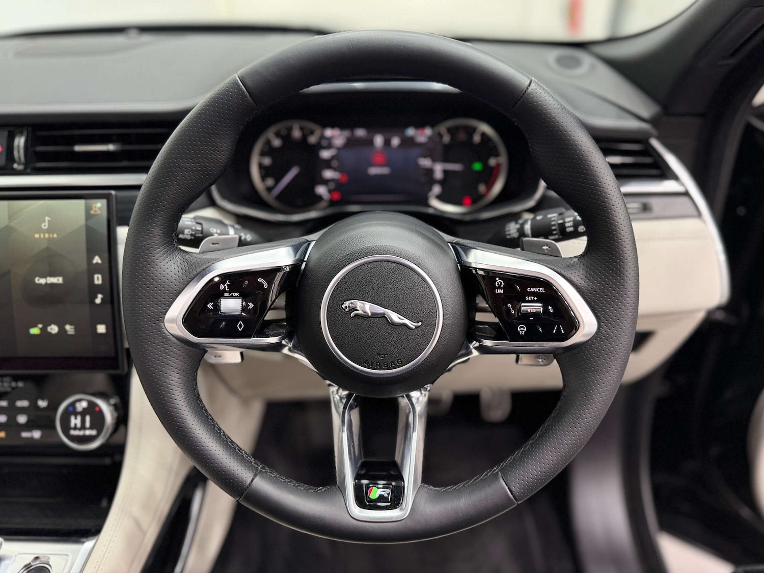 Used Jaguar F-Pace 2023 for sale - 77833931: Photo 23