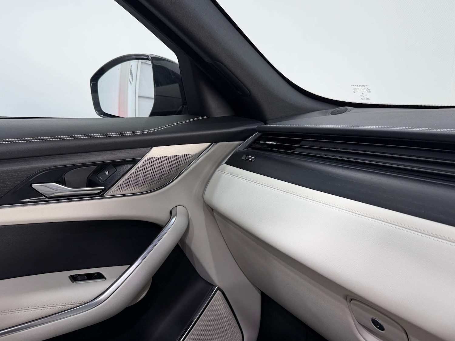 Used Jaguar F-Pace 2023 for sale - 77833931: Photo 33