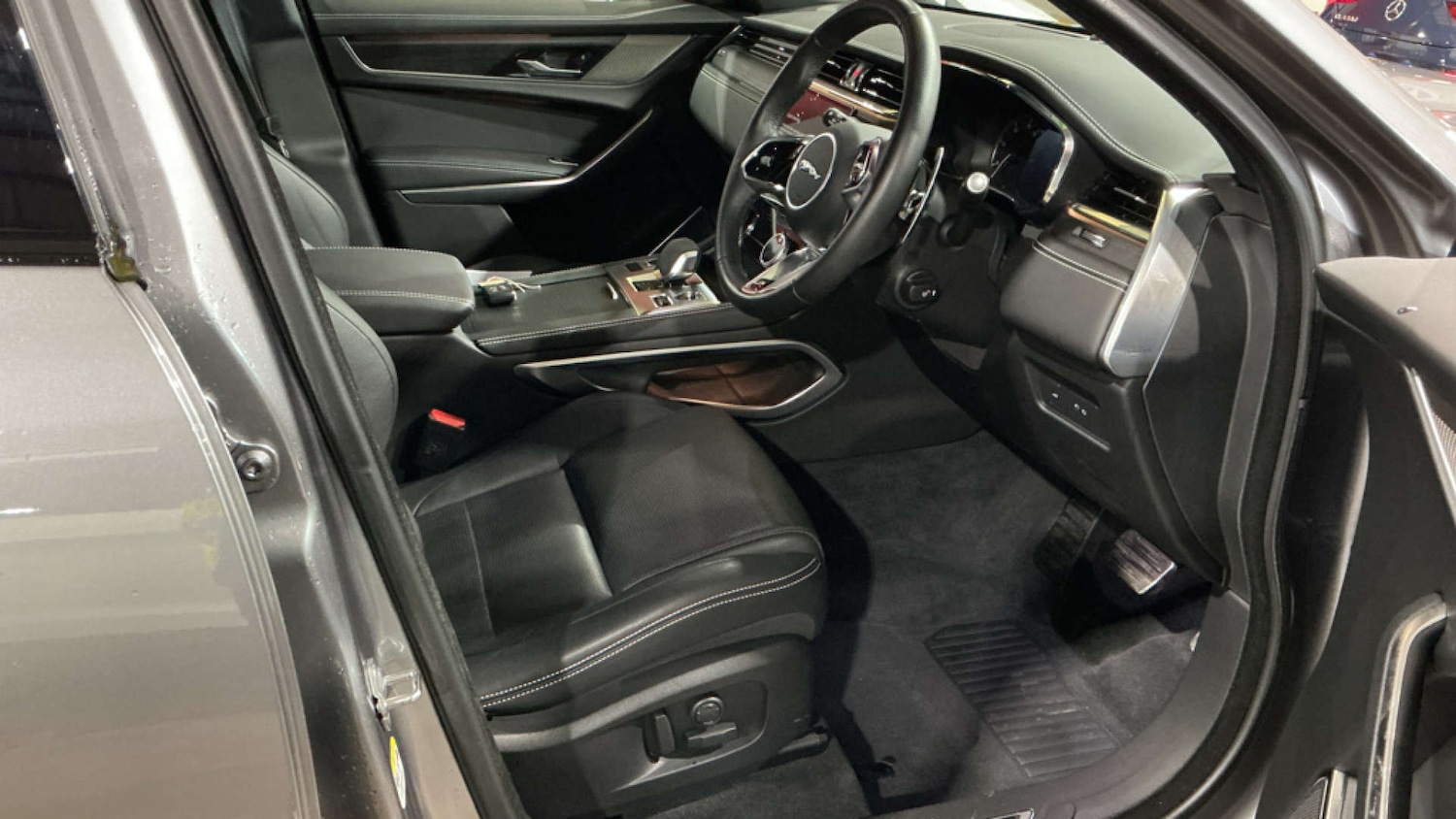 Used Jaguar F-Pace 2023 for sale - 78031077: Photo 2