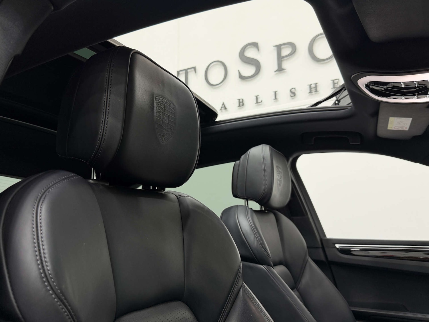 Used Porsche Macan 2023 for sale - 77833879: Photo 34