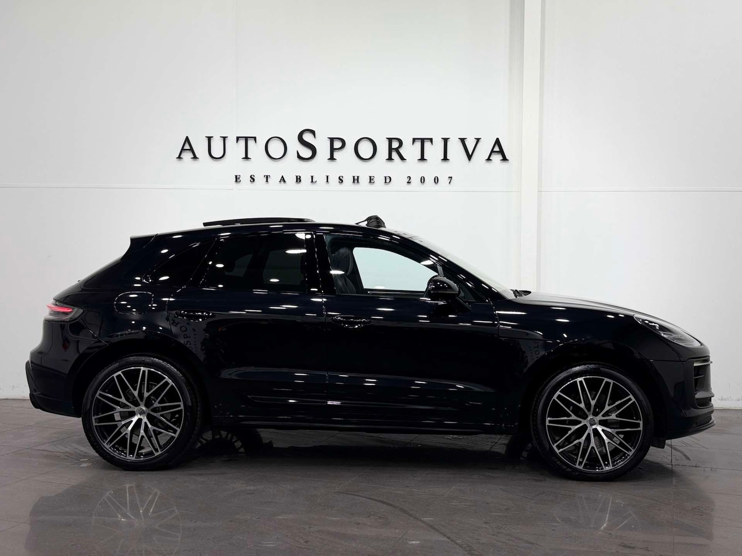 Used Porsche Macan 2023 for sale - 77833879: Photo 7