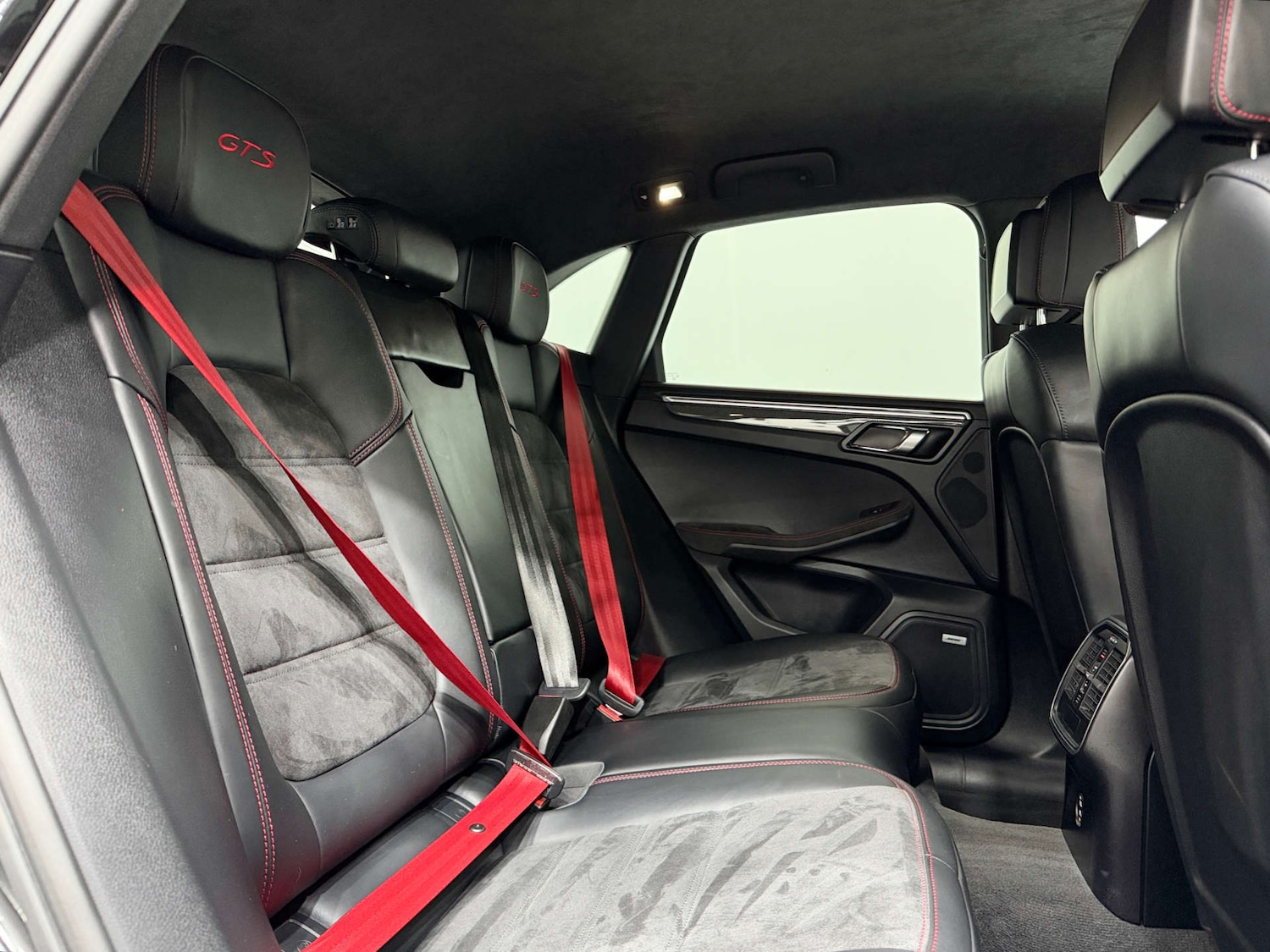 Used Porsche Macan 2020 for sale - 77285514: Photo 16