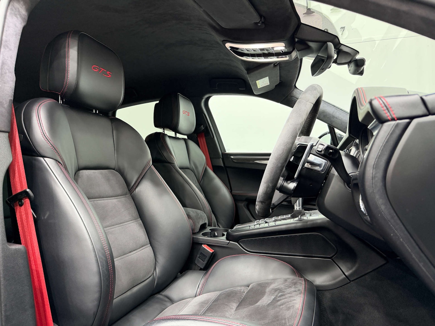 Used Porsche Macan 2020 for sale - 77285514: Photo 2