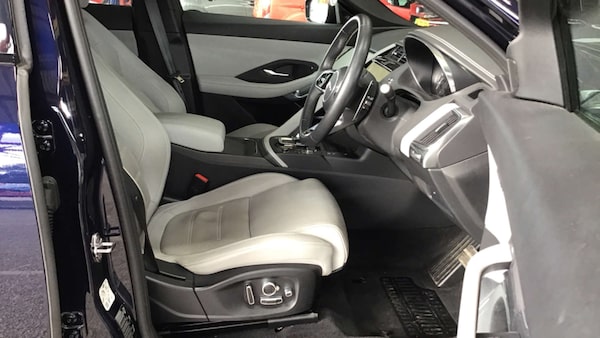 Used Jaguar E-Pace 2022 for sale - 76232952: Photo 2