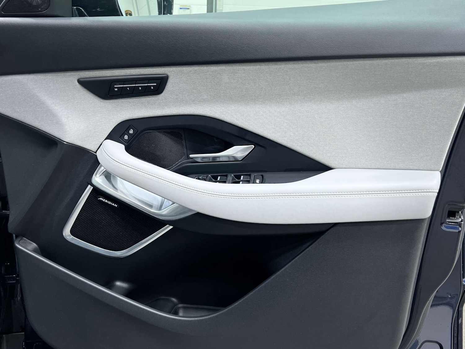 Used Jaguar E-Pace 2022 for sale - 76232952: Photo 32