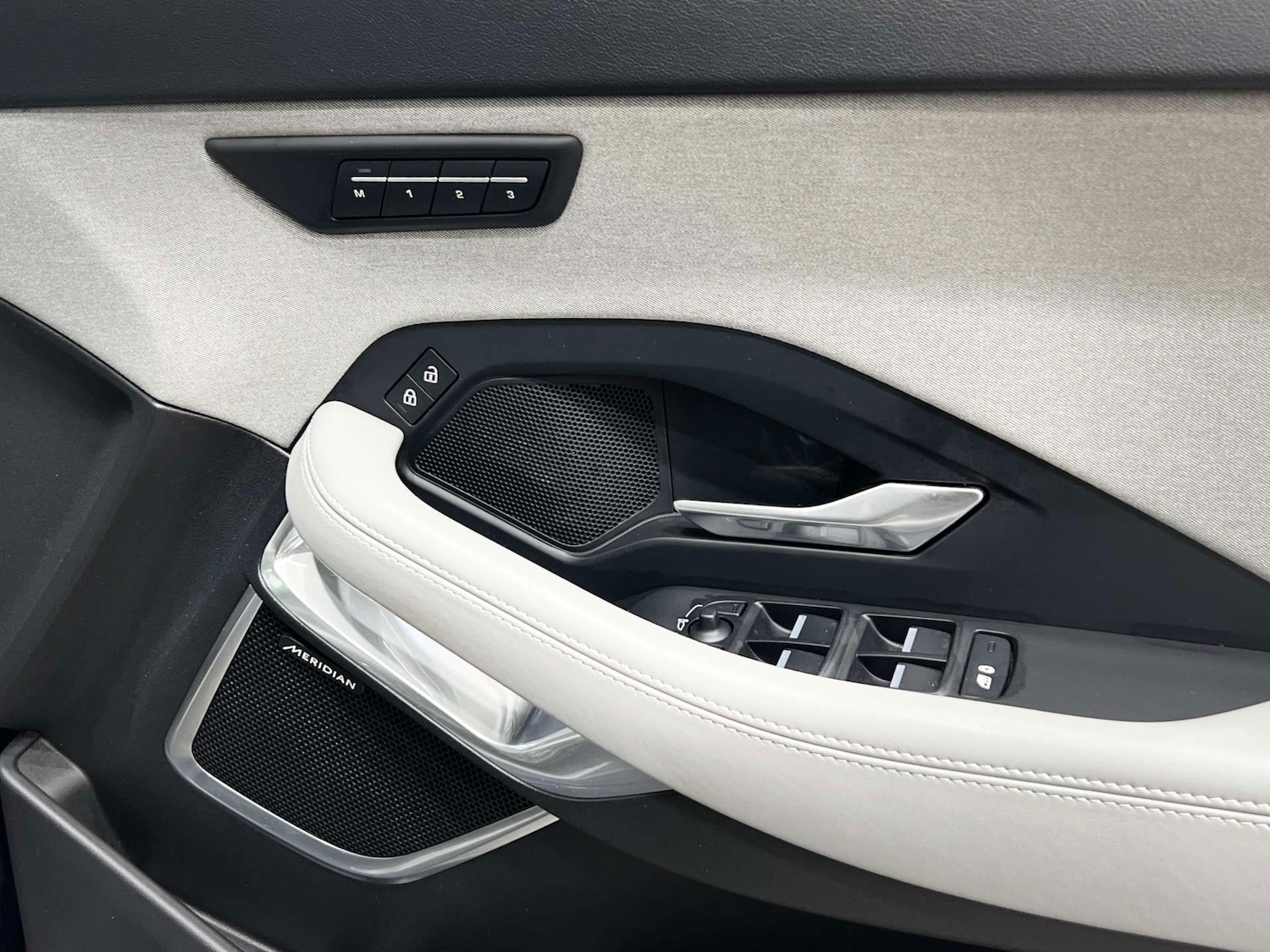 Used Jaguar E-Pace 2022 for sale - 76232952: Photo 33